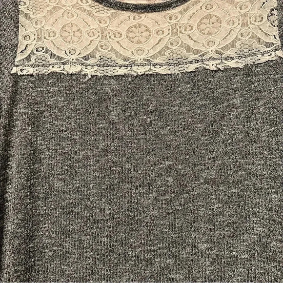 Altar’d State gray lace 3/4 sleeve blouse size M - Picture 2 of 7